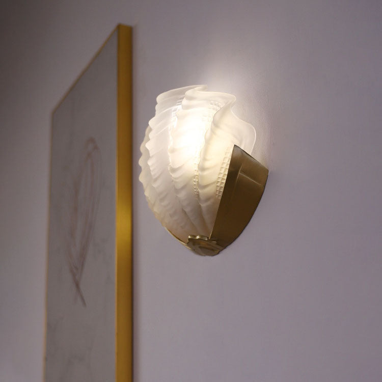 Modern Art Deco Shell Brass Glass 1-Light Wall Sconce Lamp