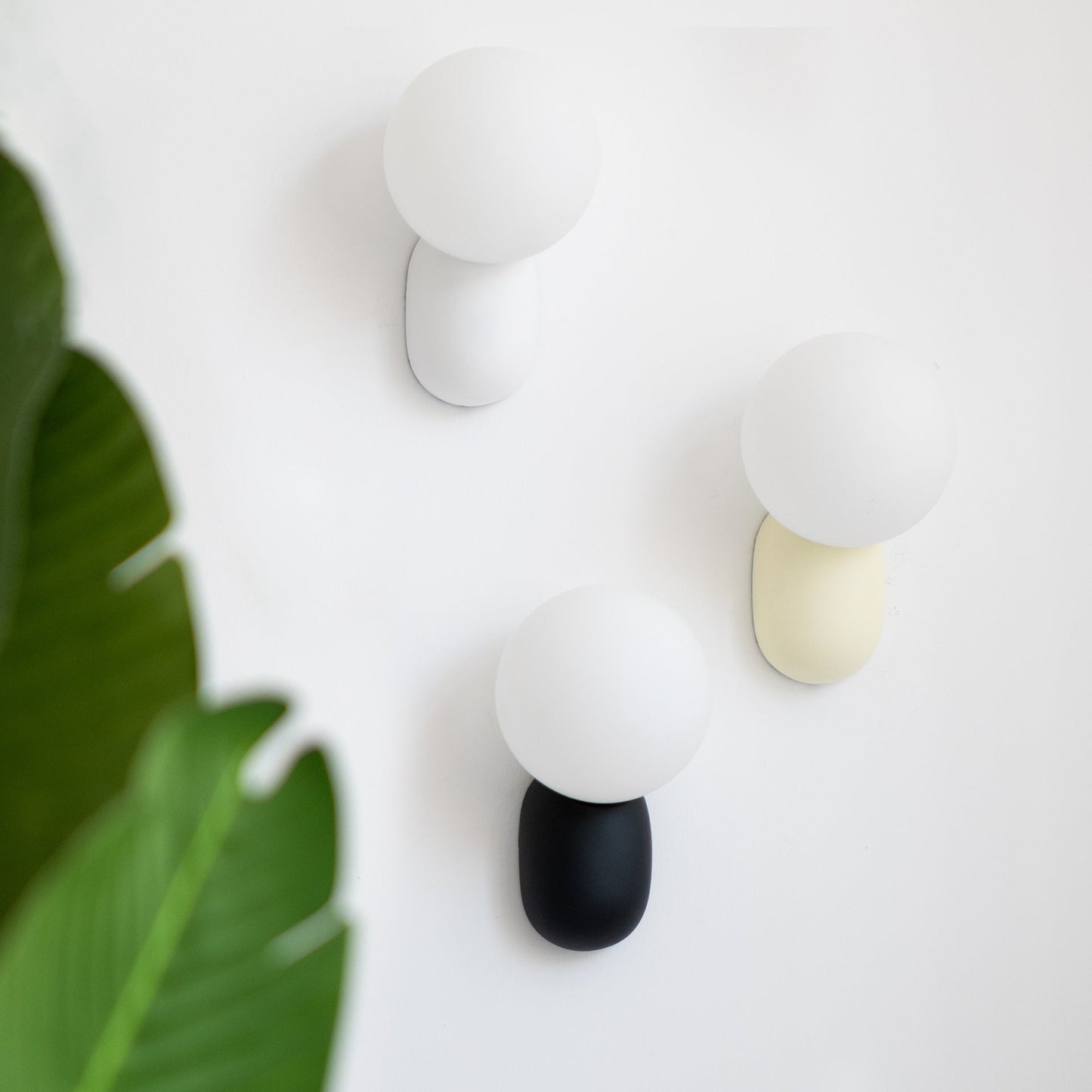 Nordic Globe Resin Glass 1-Light Wall Sconce Lamp
