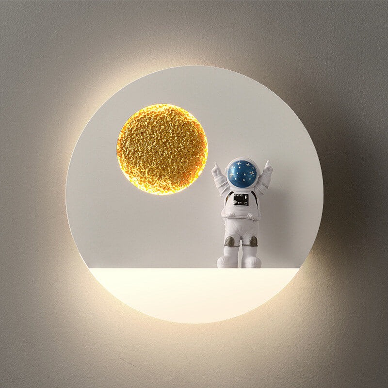 Creative Iron Resin Round Astronaut LED Wall Sconce Lamp