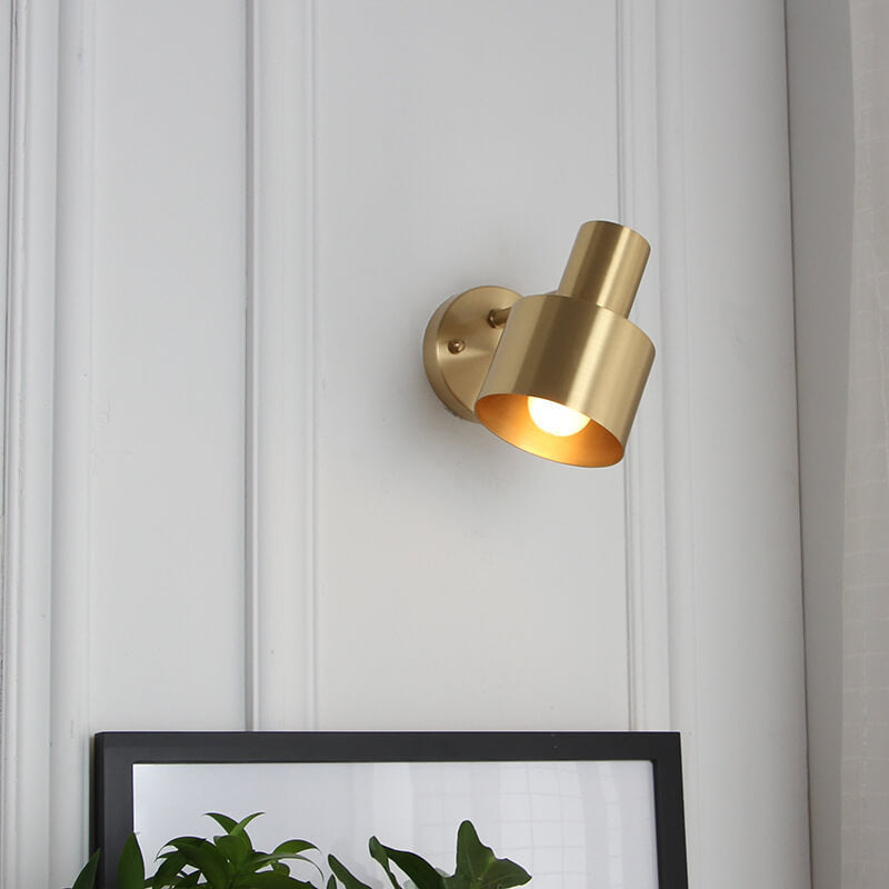Minimalist Golden Metal Column 1-Light Wall Sconce Lamp