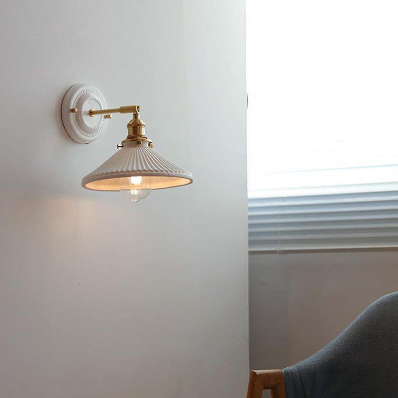 Traditional Vintage Ceramic Brass 1-Light Wall Sconce