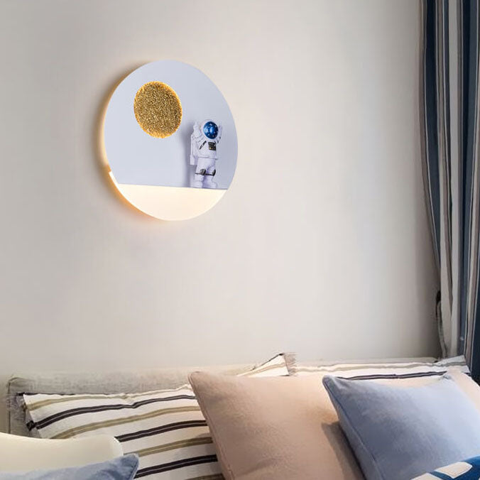 Creative Iron Resin Round Astronaut LED Wall Sconce Lamp