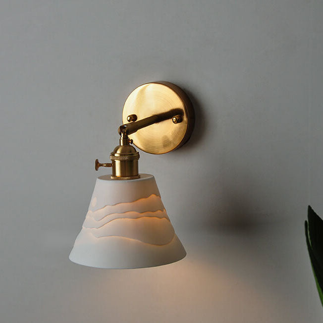 Minimalist Ceramic Mural Horn 1-Light Wall Sconce Lamp