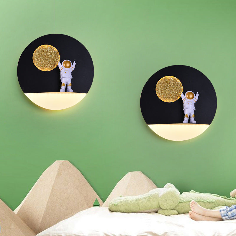 Creative Iron Resin Round Astronaut LED Wall Sconce Lamp