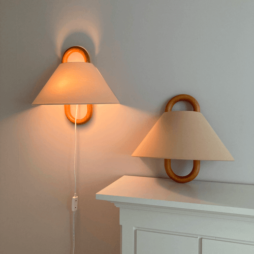 Modern Solid Wood Pleated Semicircle 1-Light Wall Sconce