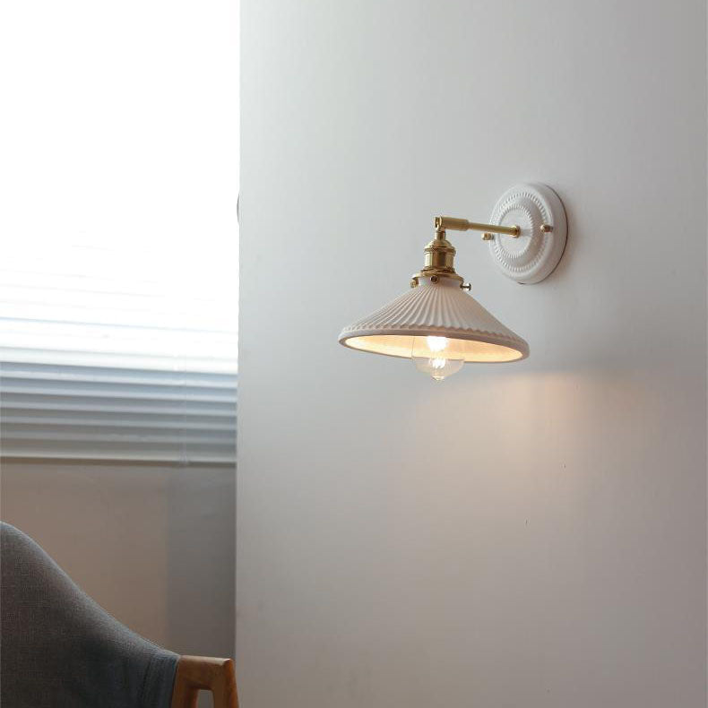 Traditional Vintage Ceramic Brass 1-Light Wall Sconce
