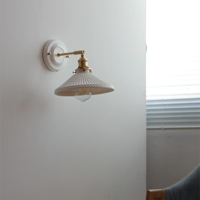 Traditional Vintage Ceramic Brass 1-Light Wall Sconce