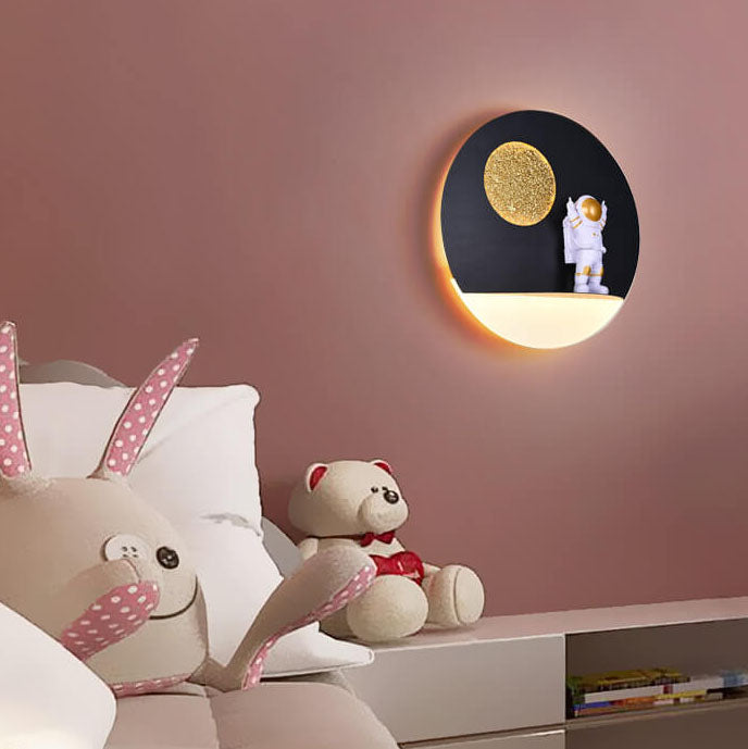 Creative Iron Resin Round Astronaut LED Wall Sconce Lamp