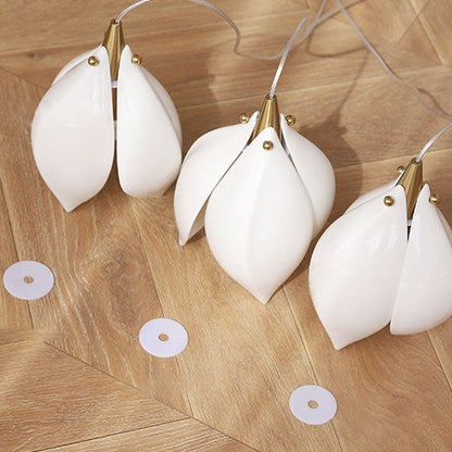 Ceramic Flower Shape Iron Frame 1-Light Wall Sconce Lamp
