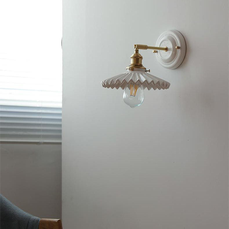 Traditional Vintage Ceramic Brass 1-Light Wall Sconce