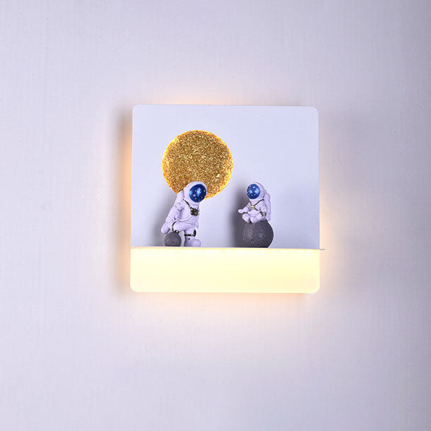 Creative Iron Resin Round Astronaut LED Wall Sconce Lamp