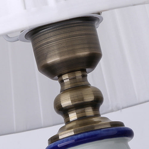 Traditional Ceramic Vase Table Lamp