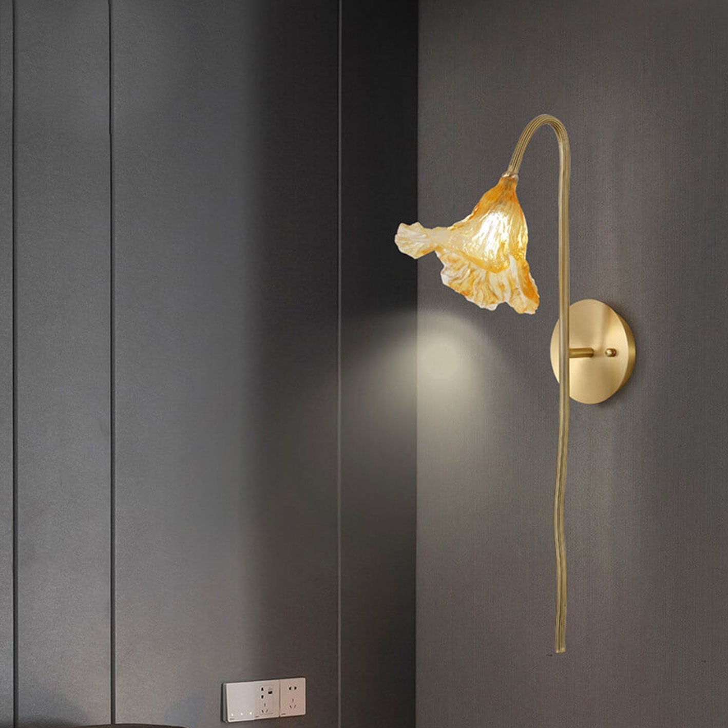Chinese Lotus Glass Lamp Design 1-Light Wall Sconce Lamp