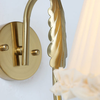 Pastoral Pleated Fabric Lace Shade 1-Light Wall Sconce Lamp
