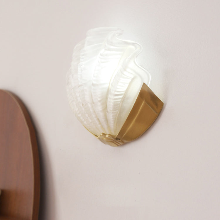 Modern Art Deco Shell Brass Glass 1-Light Wall Sconce Lamp