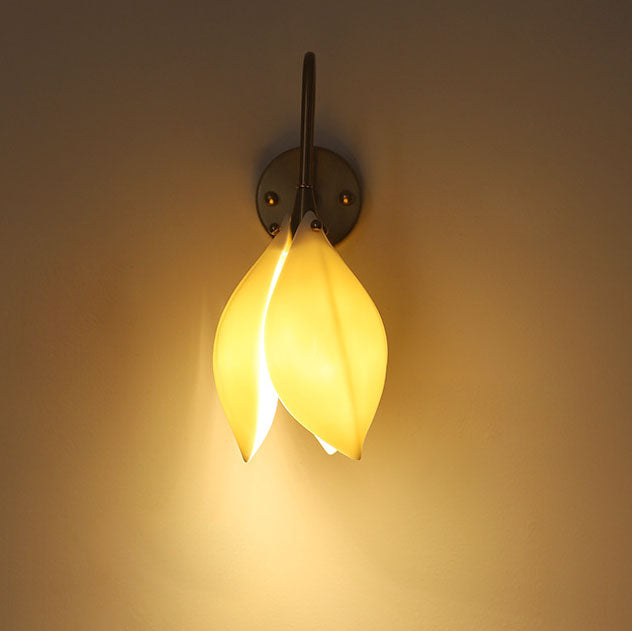 Ceramic Flower Shape Iron Frame 1-Light Wall Sconce Lamp