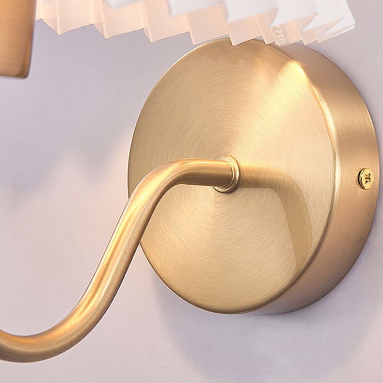 Pleated Disc Base Iron Fabric 1-Light Wall Sconce Lamp