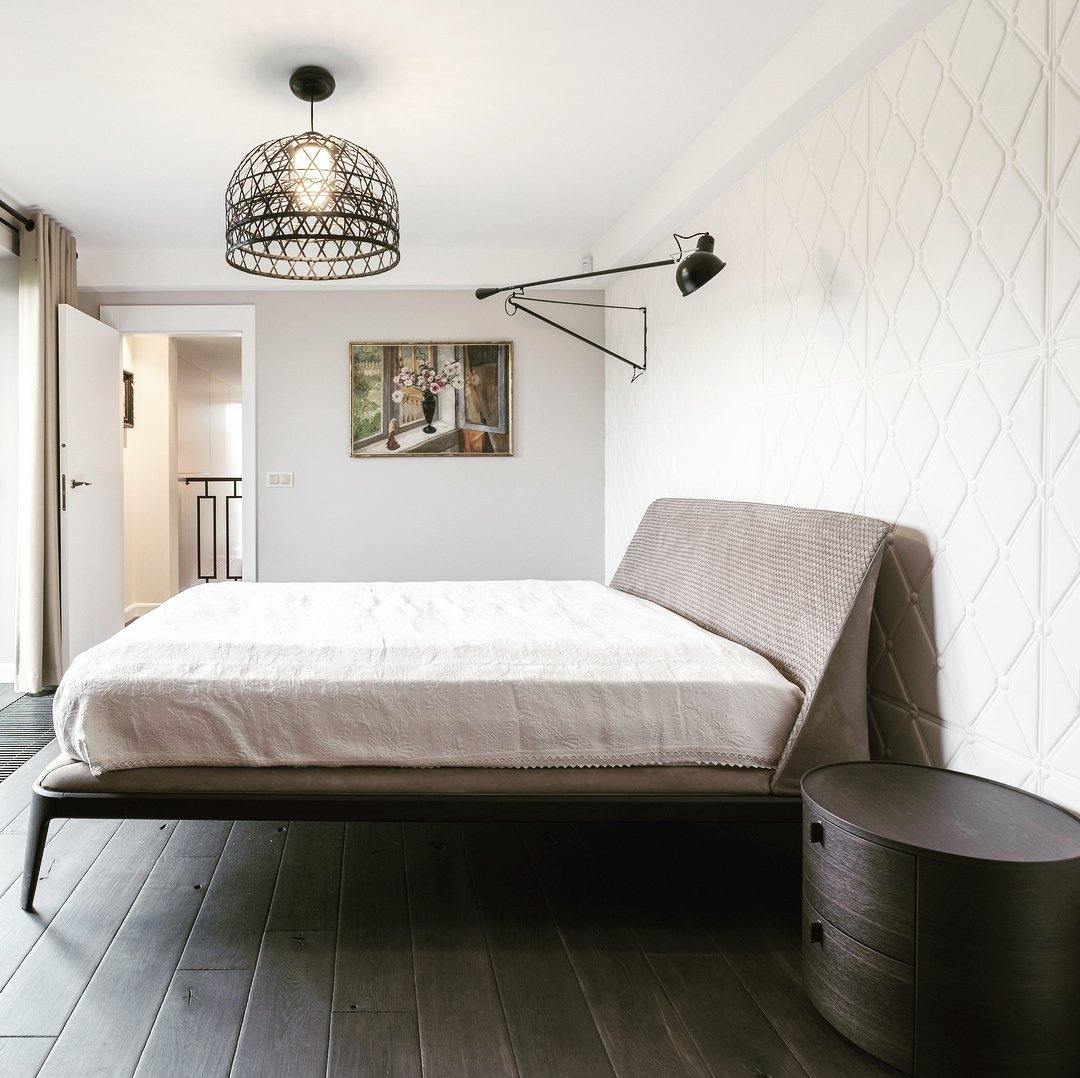 Adjustable Extended-Arm Wall Lamp