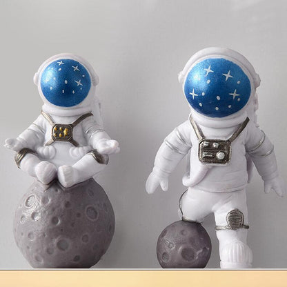 Astronaut Resin Acrylic 1-Light LED Circle Wall Sconce Lamp