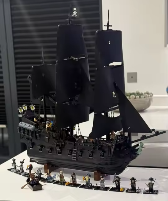 NEW 2025 2862 PCS Black Pearl Pirate Ship Unbranded Building Block Set