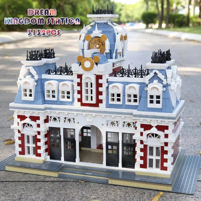 Street Expert MOC Dreamland City Train Station Bricks Toy