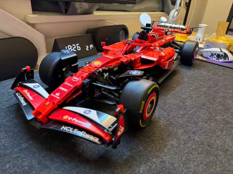 NEW 2024 1361 Pcs Technical F1 1:8 Ferrari SF-24 Building Blocks F1 Race Car
