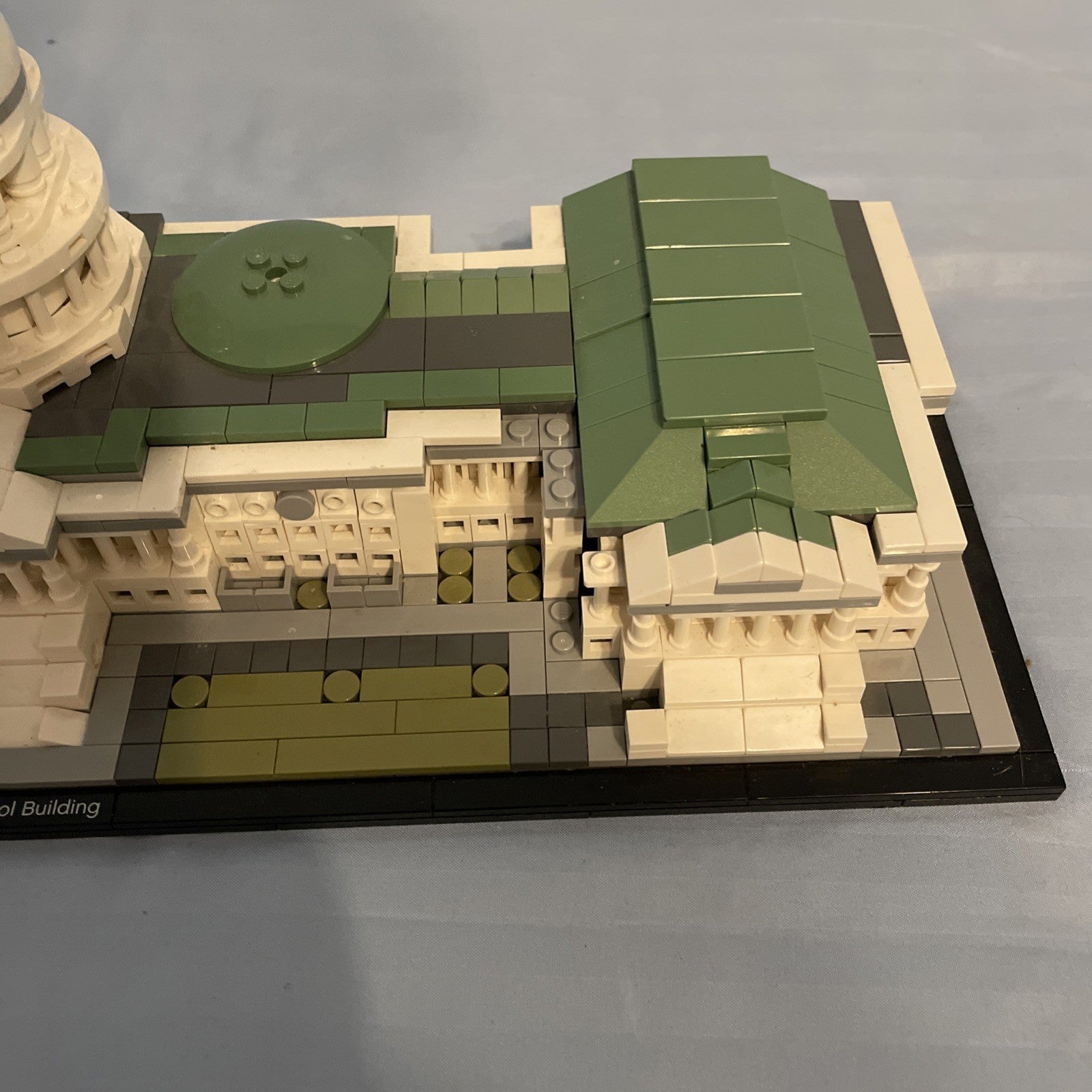 LEGO ARCHITECTURE: US Capitol 21030 ~90% complete no box or instructions