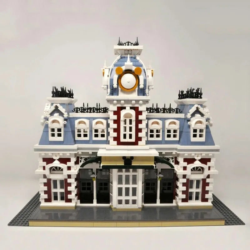 Street Expert MOC Dreamland City Train Station Bricks Toy