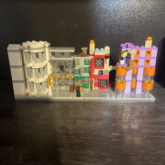 Incomplete 97.84% LEGO Harry Potter: Diagon Alley (40289) READ DESC