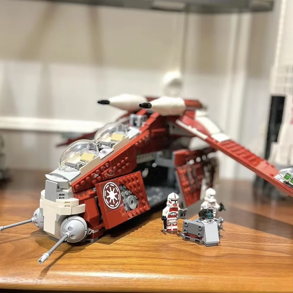 NEW Star Wars Coruscant Guard Gunship Building Block Set With ALL FIGS