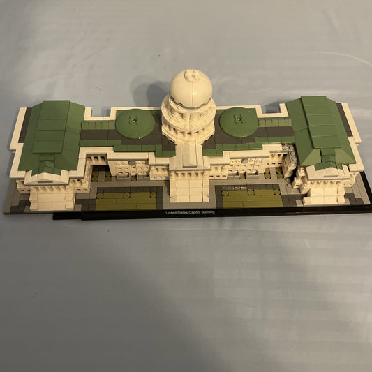 LEGO ARCHITECTURE: US Capitol 21030 ~90% complete no box or instructions