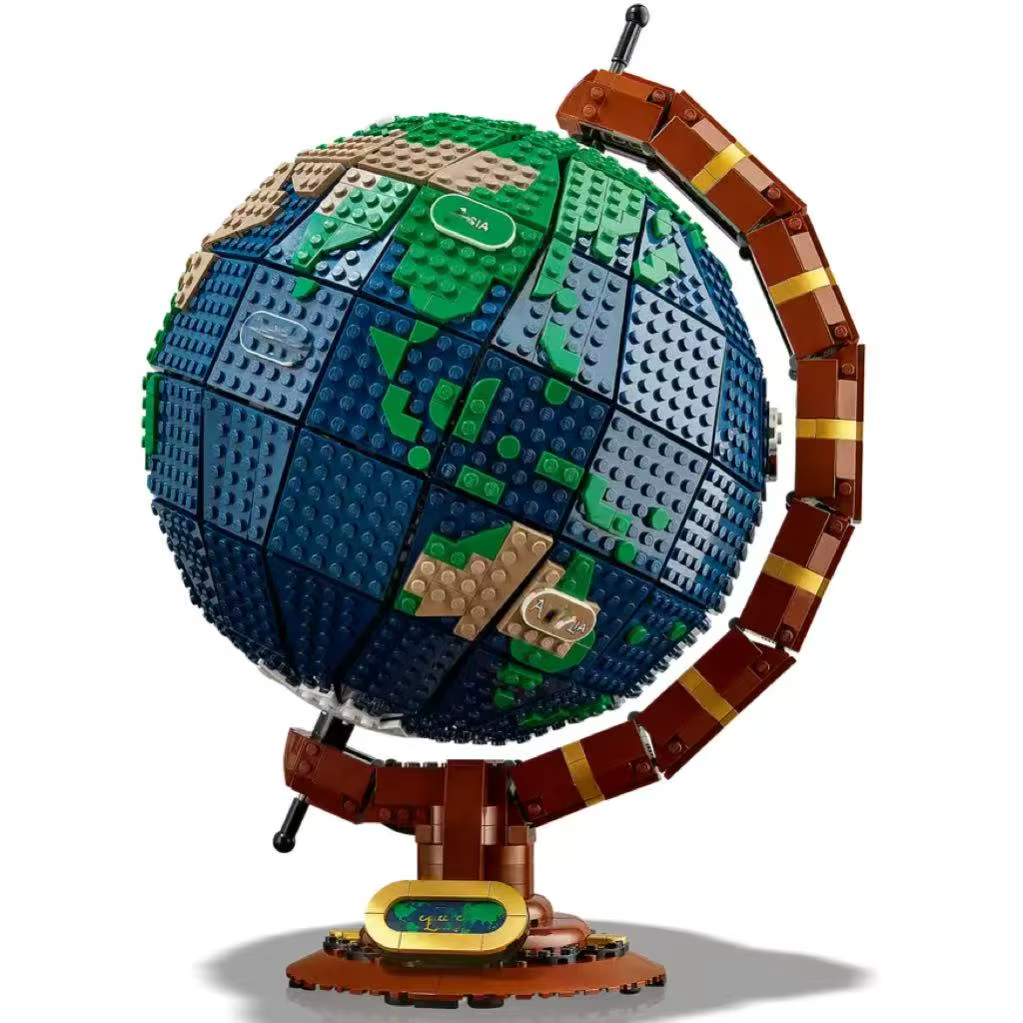 The Earth Globe Building Block Set | 2585pcs Rotating Educational Display Alt
