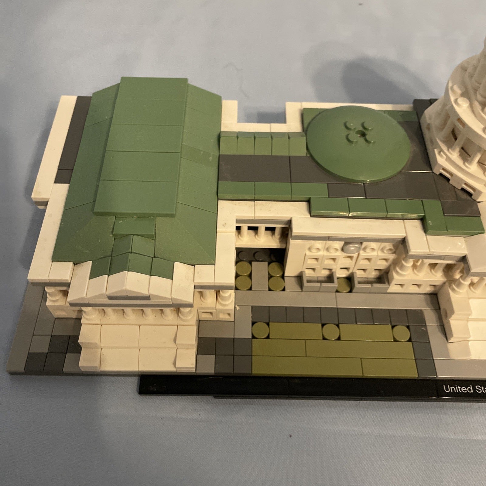 LEGO ARCHITECTURE: US Capitol 21030 ~90% complete no box or instructions