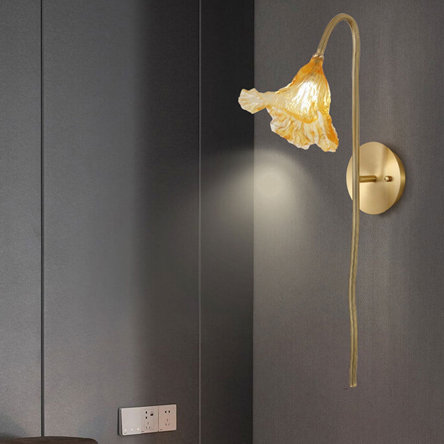 Chinese Lotus Glass Lamp Design 1-Light Wall Sconce Lamp