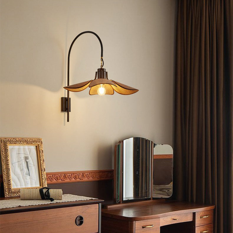 Mid-Century Leaf-Shaped Shade Wall Sconce Lamp 1-Light