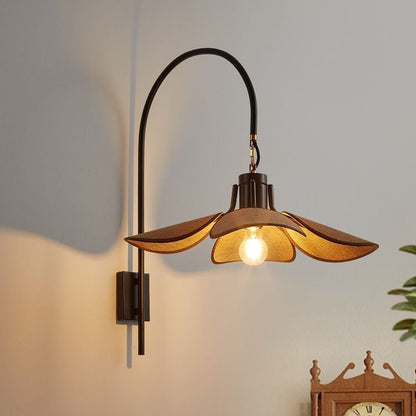 Mid-Century Leaf-Shaped Shade Wall Sconce Lamp 1-Light
