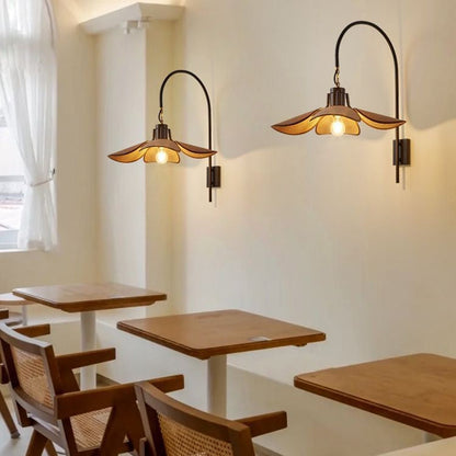 Mid-Century Leaf-Shaped Shade Wall Sconce Lamp 1-Light