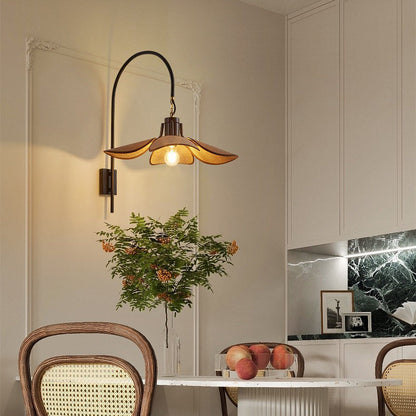 Mid-Century Leaf-Shaped Shade Wall Sconce Lamp 1-Light