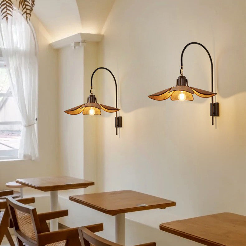 Mid-Century Leaf-Shaped Shade Wall Sconce Lamp 1-Light
