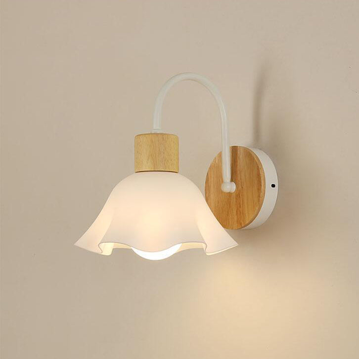 Scandinavian Glass Flower Round 1-Light Wall Sconce Lamp