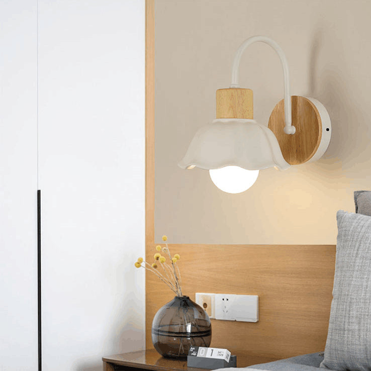 Scandinavian Glass Flower Round 1-Light Wall Sconce Lamp