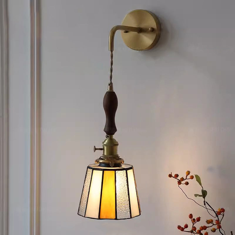 Round Brass Stained Glass Shade 1-Light Wall Sconce Lamp