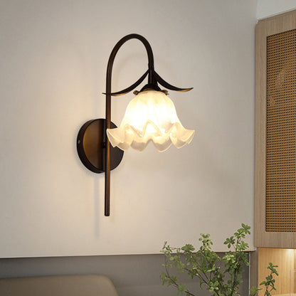 Traditional Flower Iron Glass 1-Light Wall Sconce Lamp