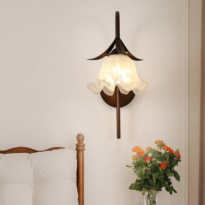 Traditional Flower Iron Glass 1-Light Wall Sconce Lamp