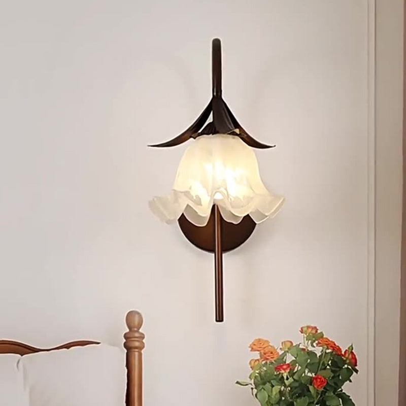 Traditional Flower Iron Glass 1-Light Wall Sconce Lamp