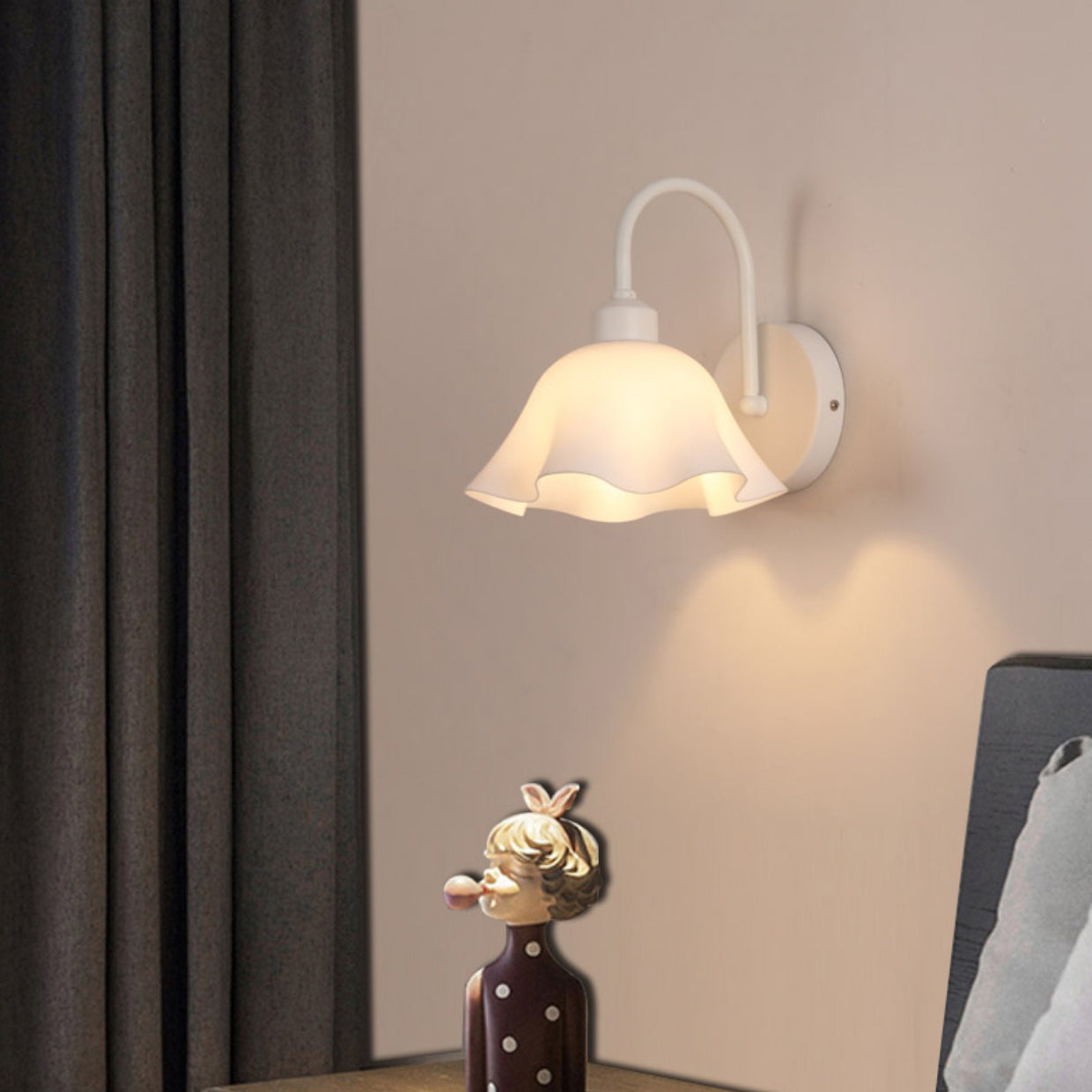 Nordic Acrylic Glass Flower Iron 1-Light Wall Sconce Lamp