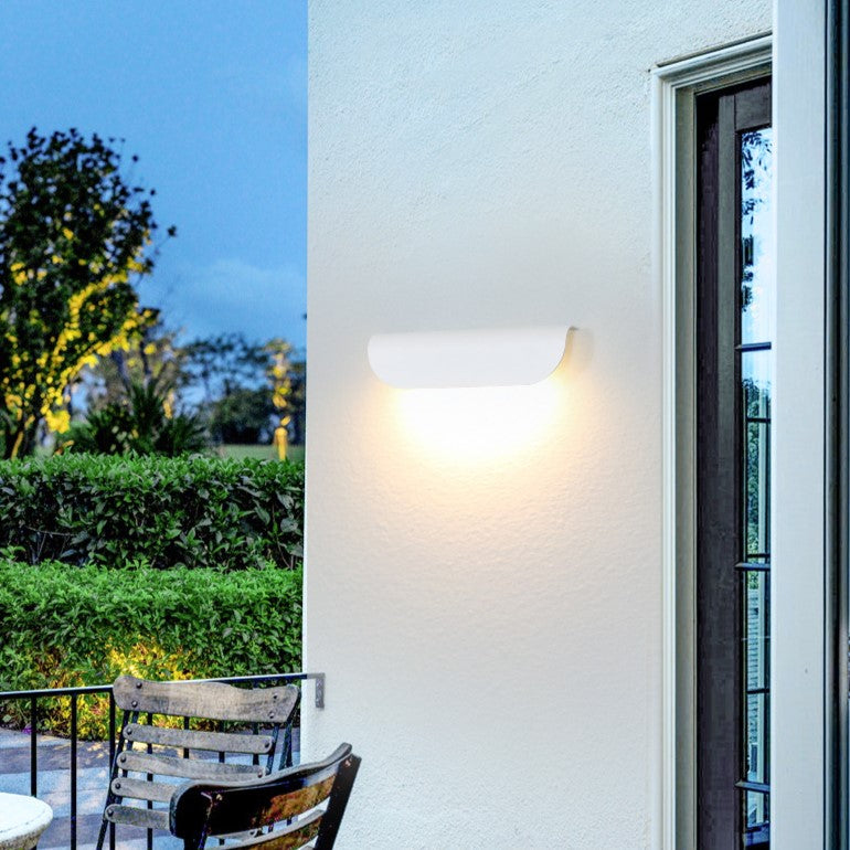 Minimalist Curved Aluminum LED Waterproof Wall Sconce Lamp