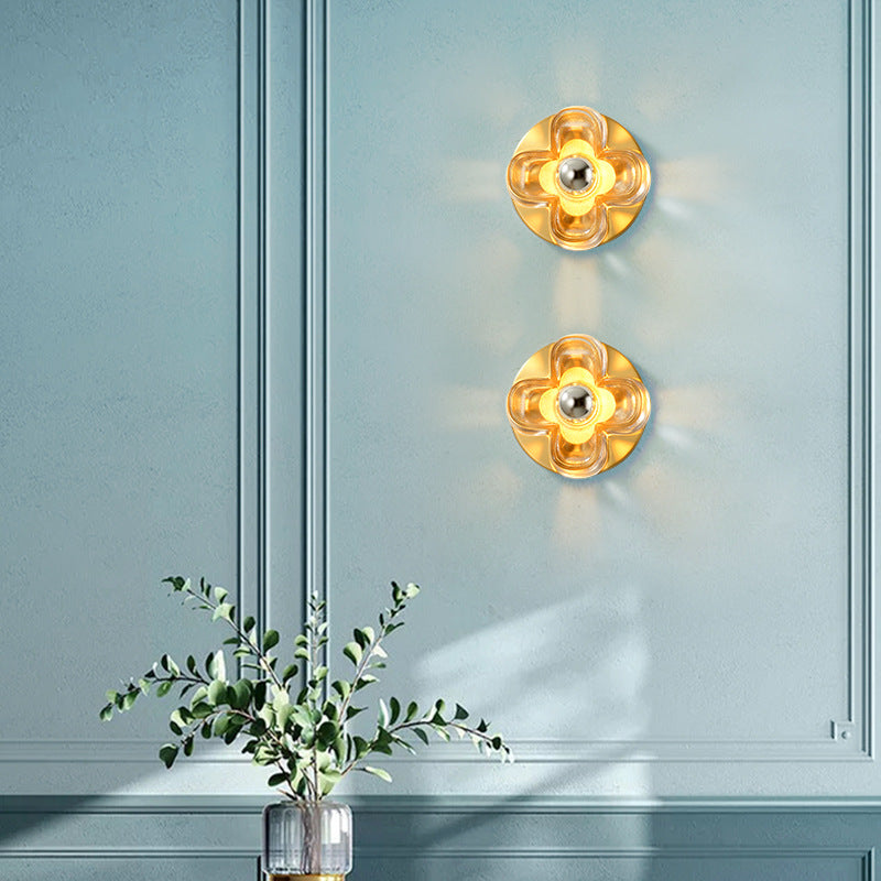 Brass Four-Leaf Clover Glass Shade 1-Light Wall Sconce Lamp