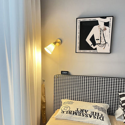 French Horn Zipper Switch 1-Light Wall Sconce Lamp