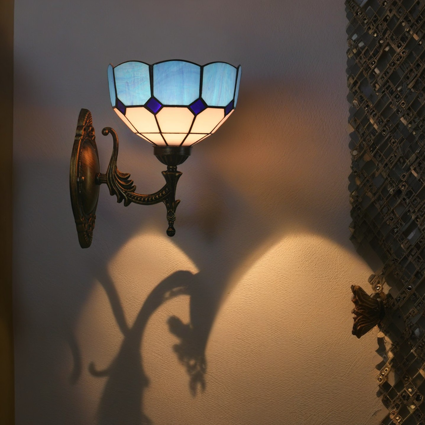 Tiffany Half Circle Alloy Iron 1-Light Wall Sconce Lamp